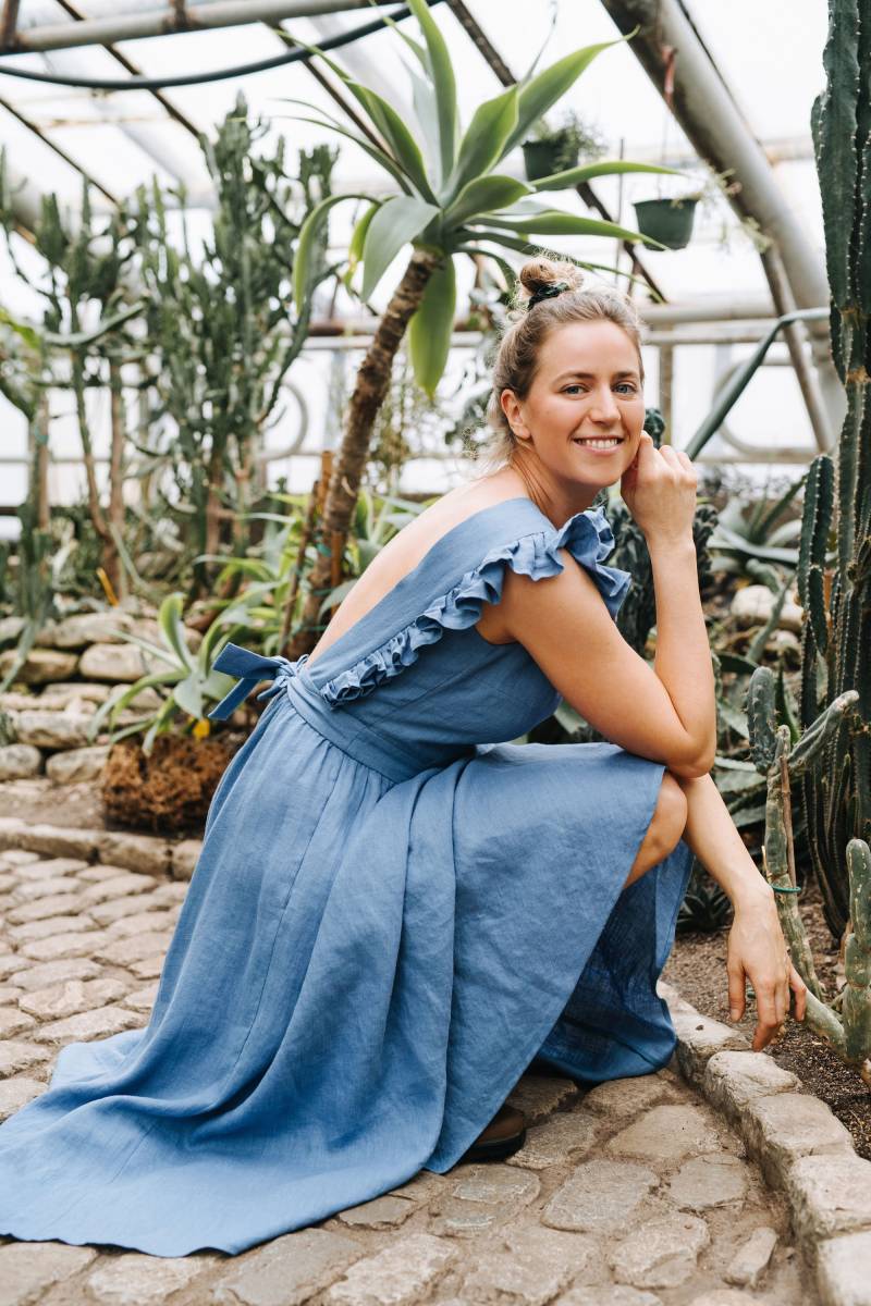 Leinenkleid, Blaues Boho Brautjungfern Rückenfreies Frauen Leinenkleid von mantaikotai