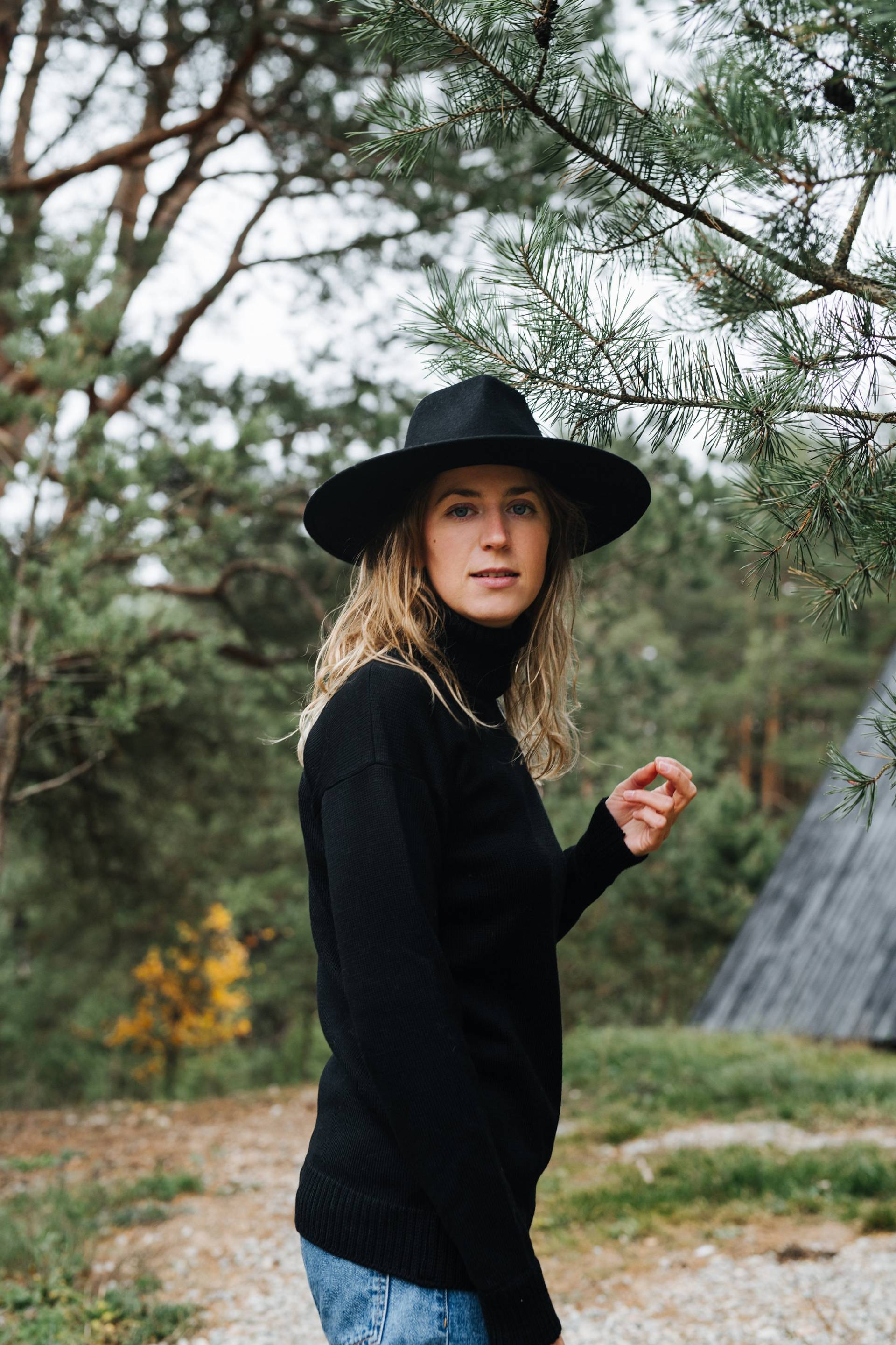 Malta Pullover - Alpaka Wollpullover Schwarzer Rollkragen Winterpullover Hand Gestrickter Lockerer Kuschelpullover von mantaikotai