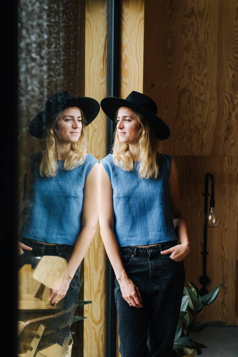 Miami Top, Crop Leinen Bluse, Basic Kurzes Damen Sommer Blaues Bekleidung von mantaikotai