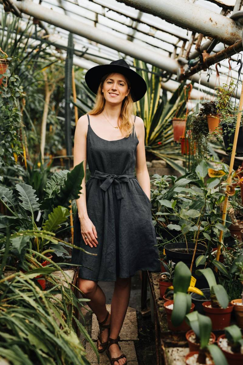 Nairobi Kleid, Cami Leinenkleid, Brautjungfern Graues Hochzeitskleid von mantaikotai