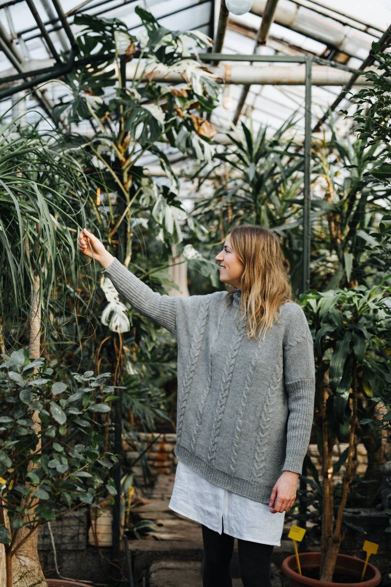 Nevada Pullover, Oversized Rollkragen, Alpaka Wolle Grau Damen Hand Gestrickter Loose Fit Pullover von mantaikotai