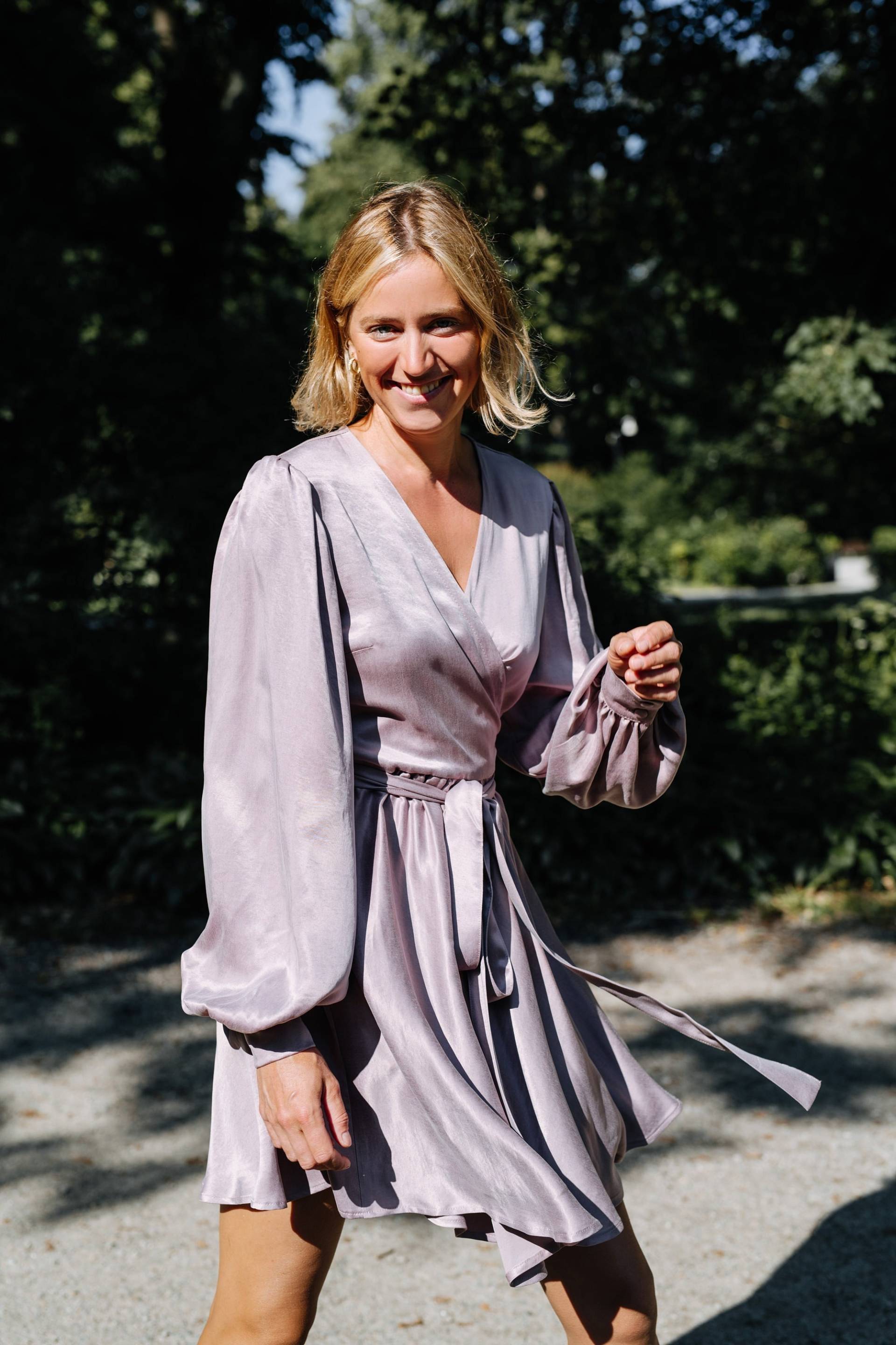 Ula Kleid, Wrap Cupro Brautjungfern Kurzes Frauenkleid, Hochzeit Abend Kleid Mit Weiten Ärmeln von mantaikotai