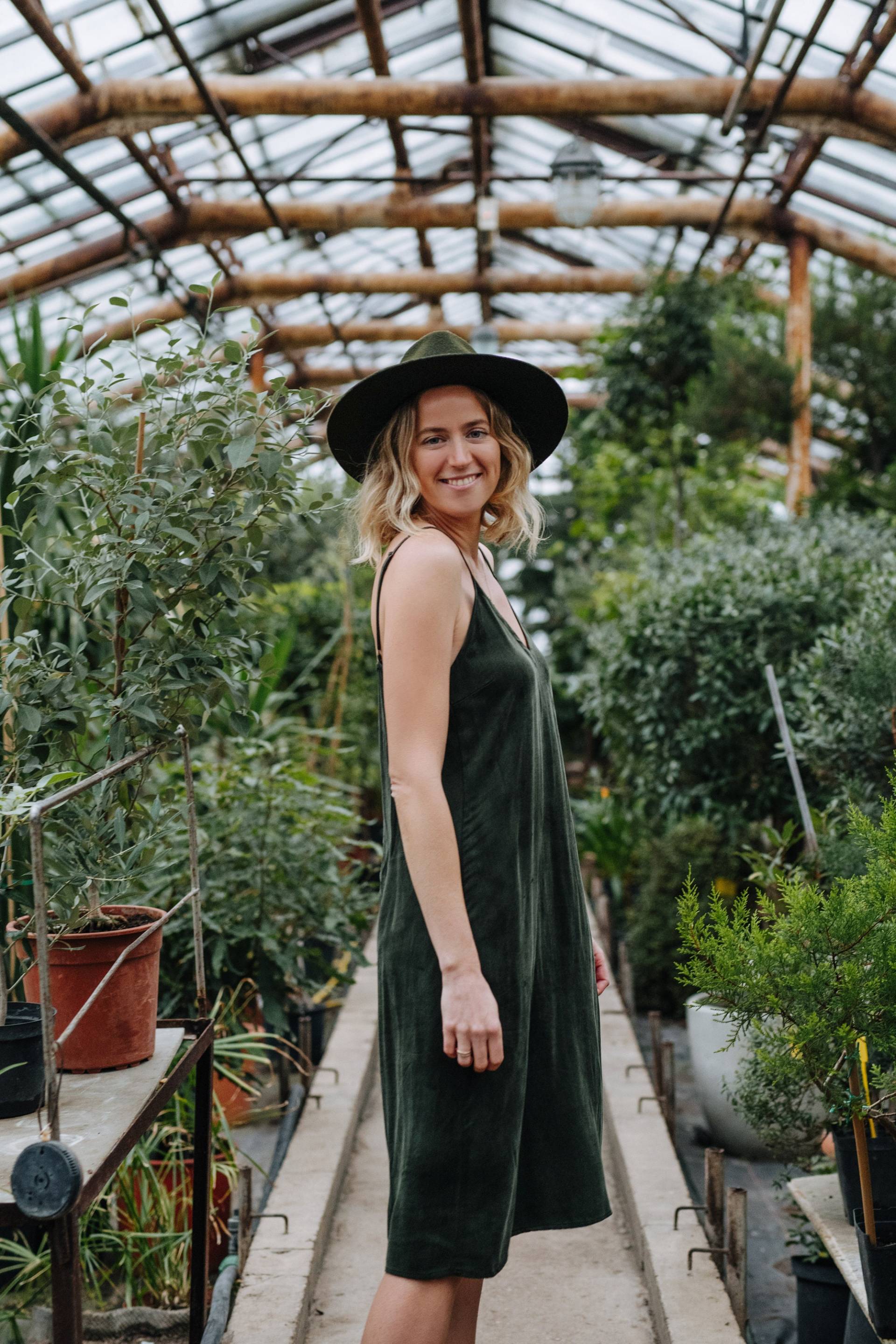 Ursa Kleid - Cupro Vegan Slip Damen Grünes Sommerkleid Brautjungfern Strand Damenkleid Ärmelloses von mantaikotai