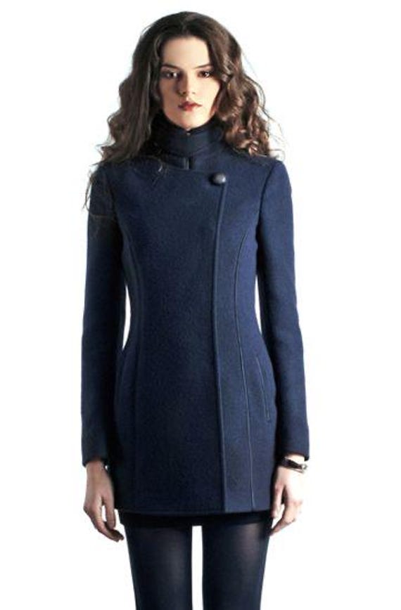 Minimaler Marine-Blauer Wollmantel von manueladiprima