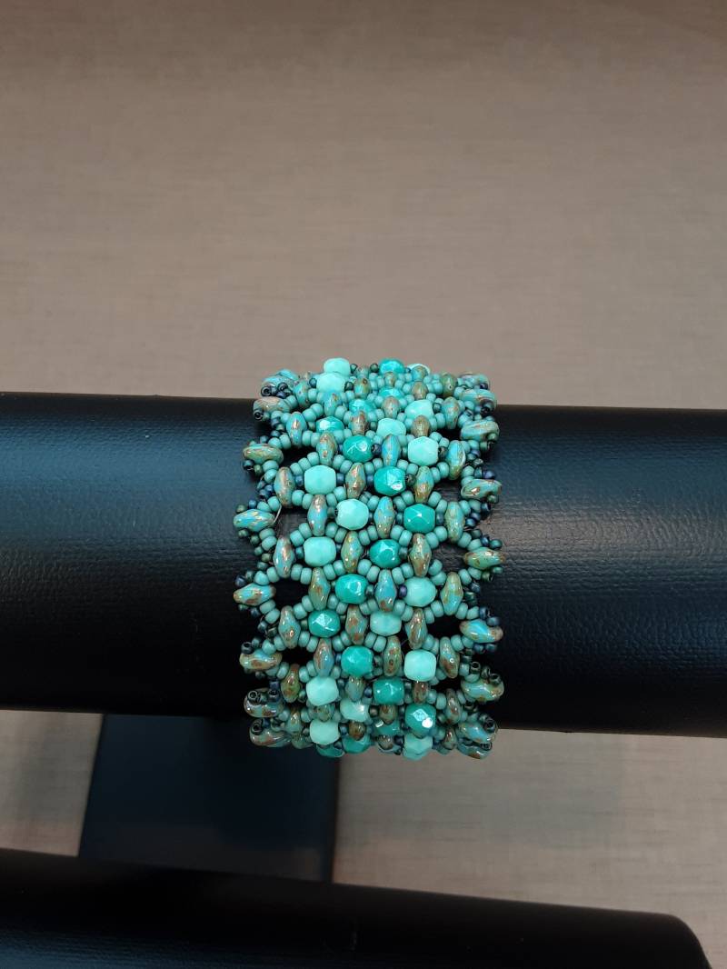 Armband, Aus Glasperlen Gefädelt, Türkis von manufaktursula