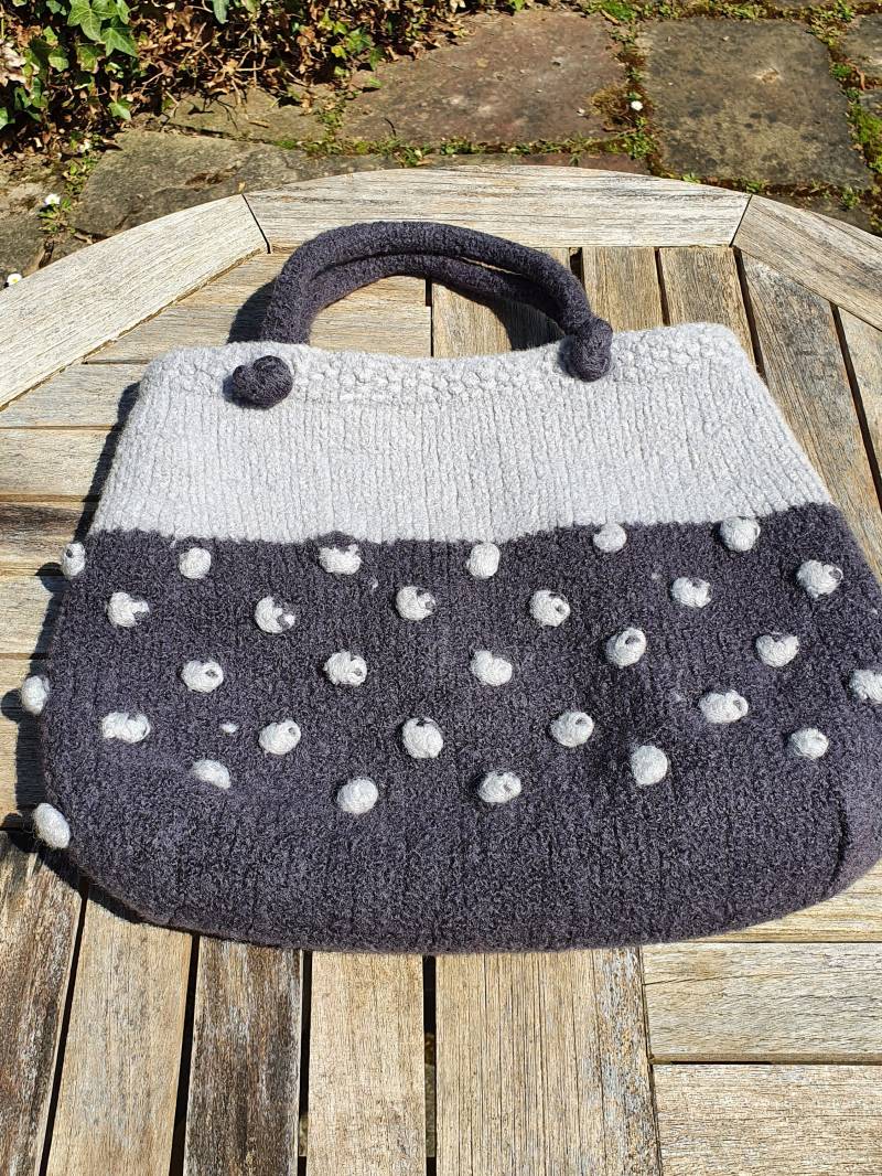 Filztasche Mit Noppen, Grau/Dunkelgrau Filztasche Mit Noppen, Grau/Dunkelgrau von manufaktursula