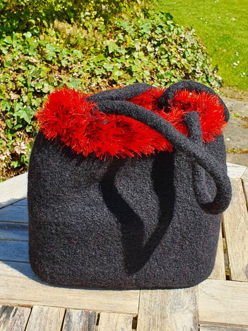 Filztasche Mit Puschelrand Filztasche Mit Puschelrand von manufaktursula