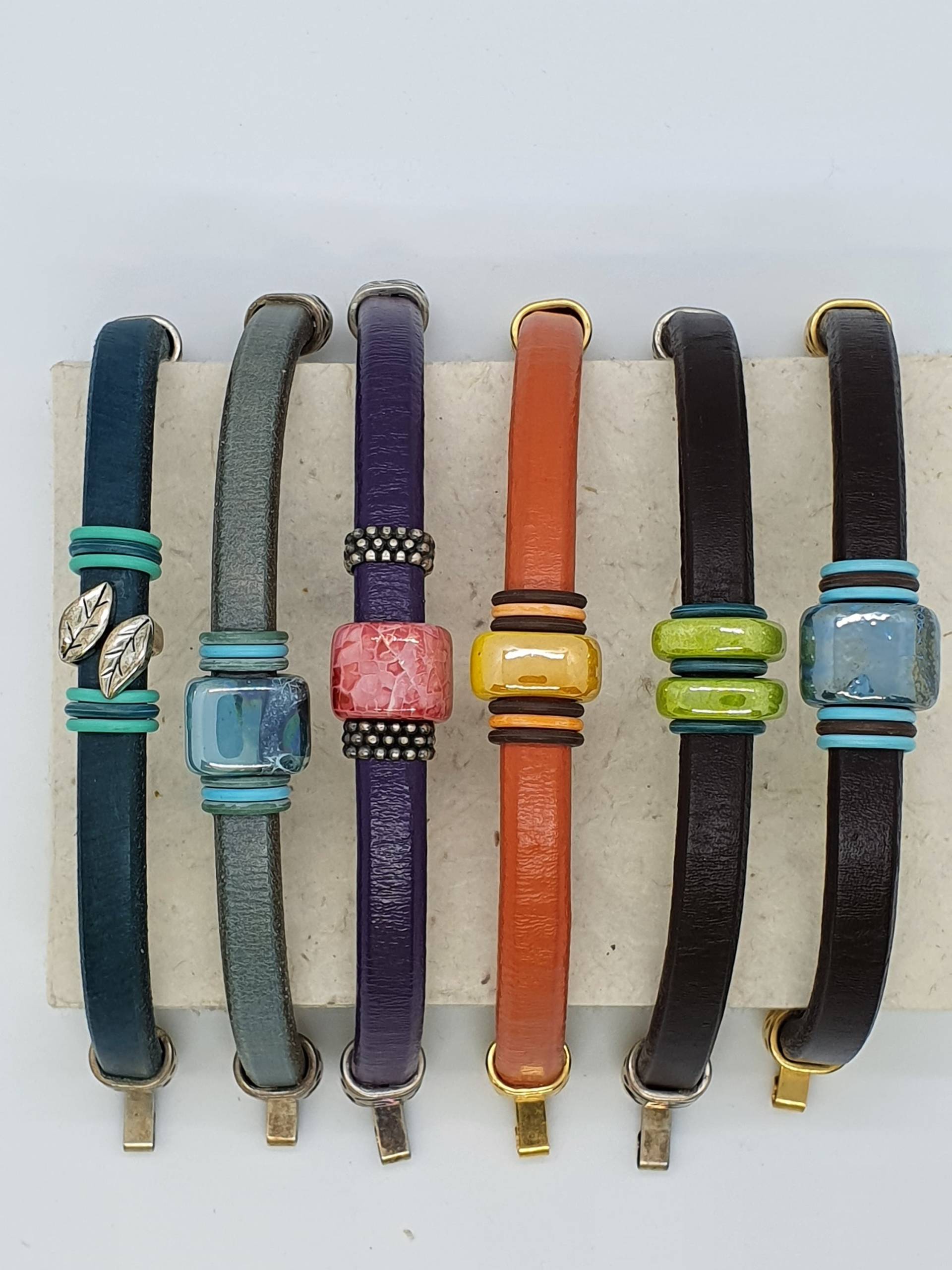Lederarmband Regaliz Mit Schmuckperle Oder Schieber Lederarmband Regaliz Mit Schmuckperle Oder Schieber von manufaktursula