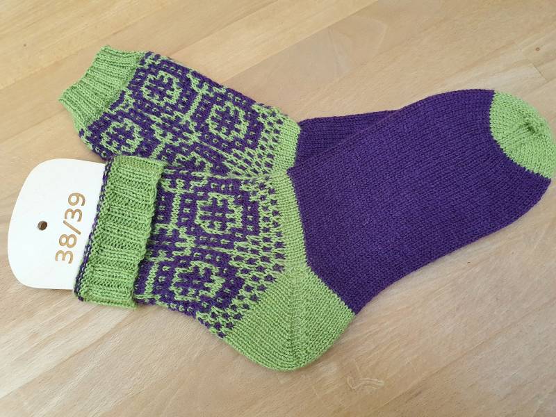 Socken Gr. 38/39, Handgestrickt Grün Lila Socken Gr. 38/39, Handgestrickt Grün Lila von manufaktursula