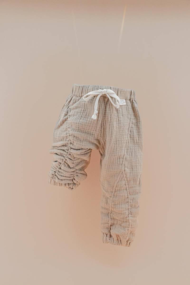 Mitwachsende Babyhose | 0-18 Monate Bio-Musselin Beige Nachhaltiges Geschenk Mitwachsende Babyhose | 0-18 Monate Bio-Musselin Beige Nachhaltiges Geschenk von manymooonsShop