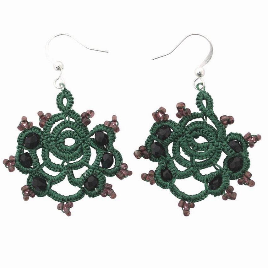 Grüne Ohrringe Rosen Occhi Schiffchenspitze Schmuck Gehäkelt Handarbeit Häkelohrringe von maraeilis