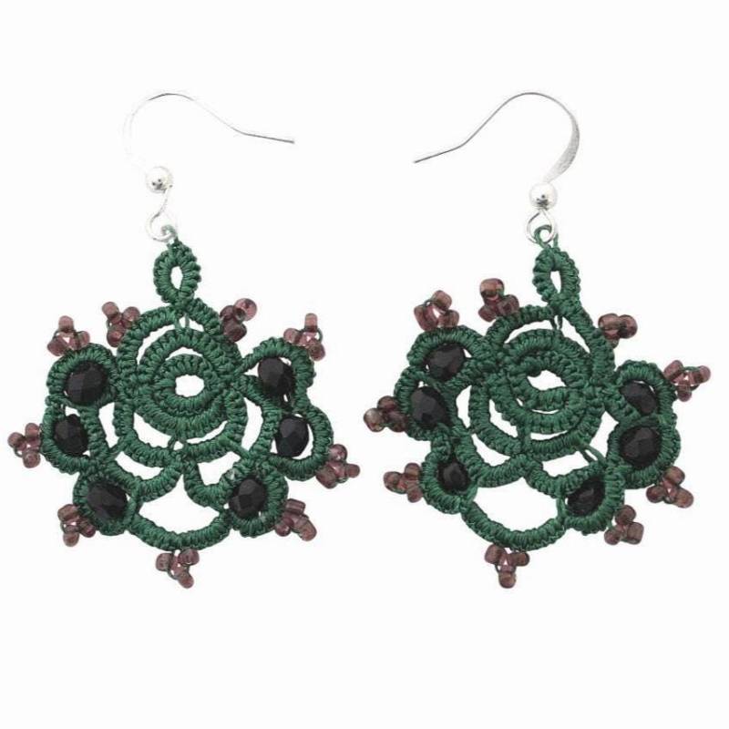 Grüne Ohrringe Rosen Occhi Schiffchenspitze Schmuck Gehäkelt Handarbeit Häkelohrringe von maraeilis