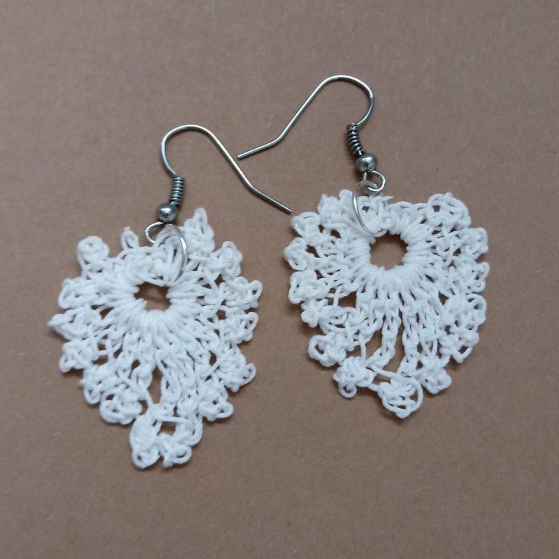 Weiße Gehäkelte Ohrringe Baumwolle Tropfenförmig Ohrhänger Häkelohrringe von maraeilis