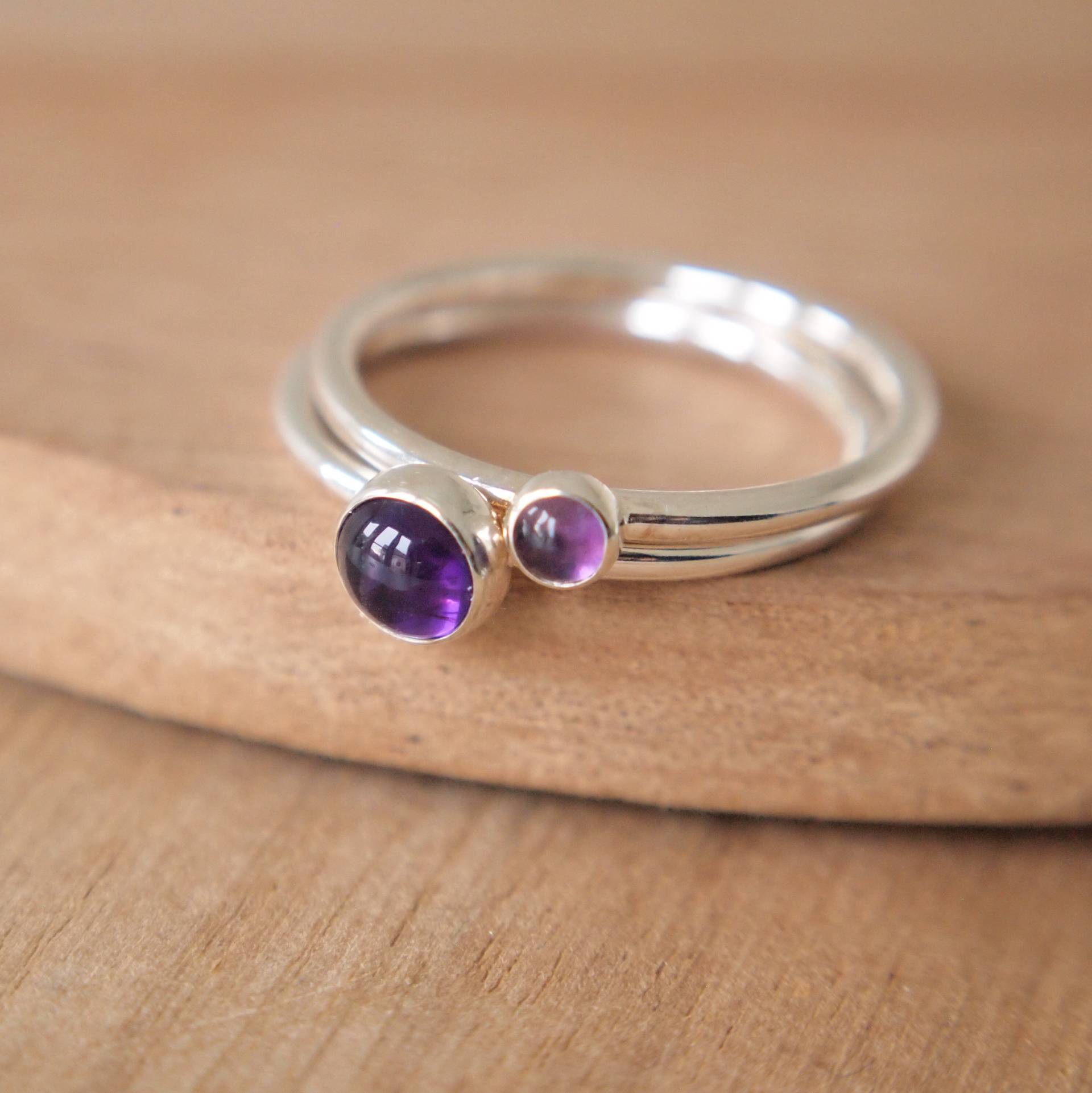 Amethyst Geburtsstein Dual Ring Set, Februar - Lila Und Silber Ringe von maramjewellery