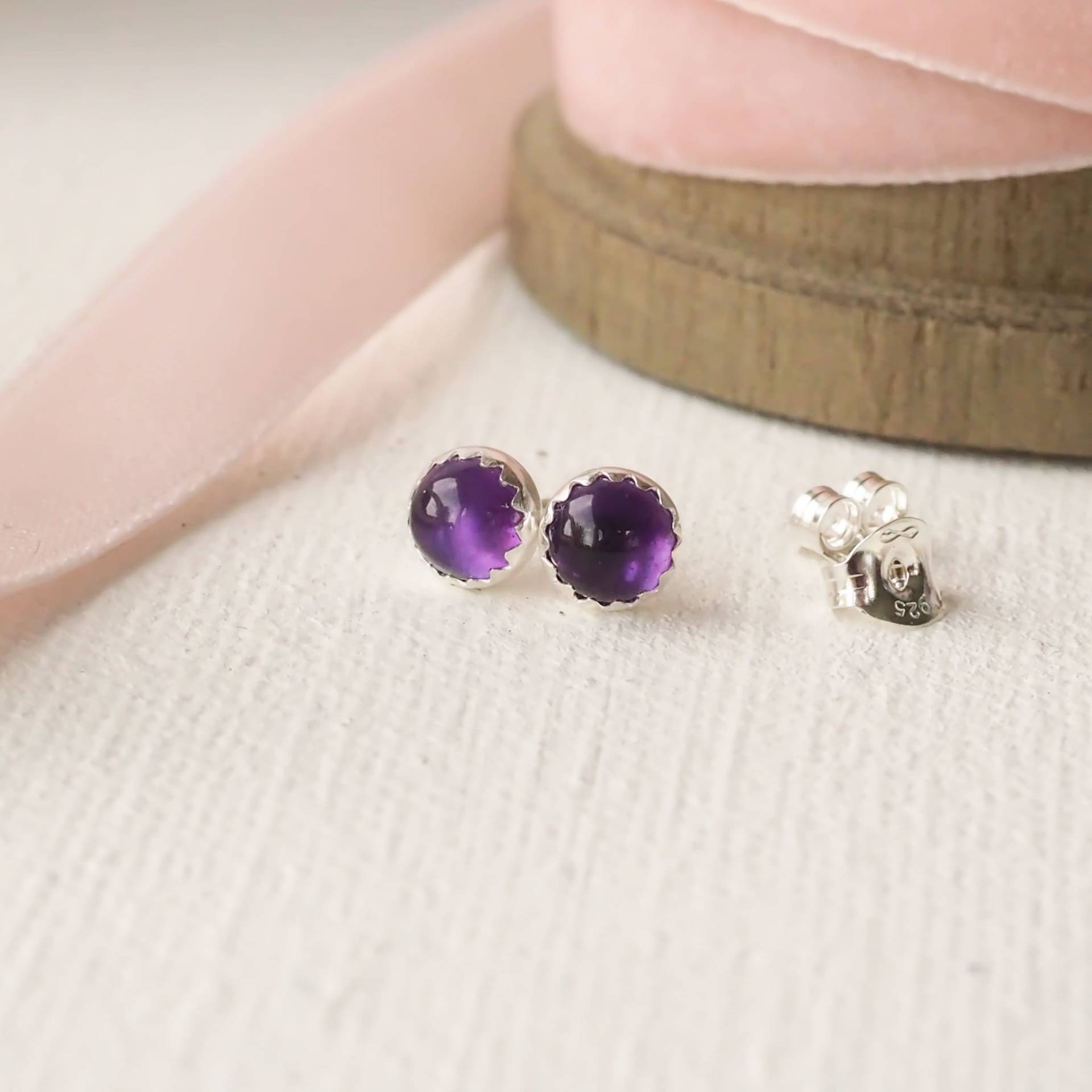 Amethyst Ohrstecker Sterling Silber Ohrringe, Handgemacht in Schottland von maramjewellery