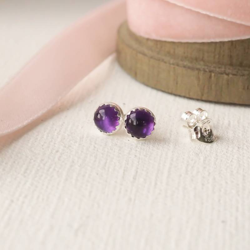 Amethyst Ohrstecker Sterling Silber Ohrringe, Handgemacht in Schottland von maramjewellery
