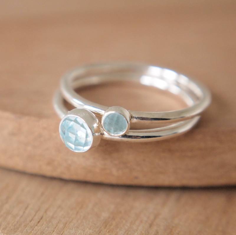 Blautopas Und Sterling Silber Doppelring Set, März Birthstone Ringe von maramjewellery