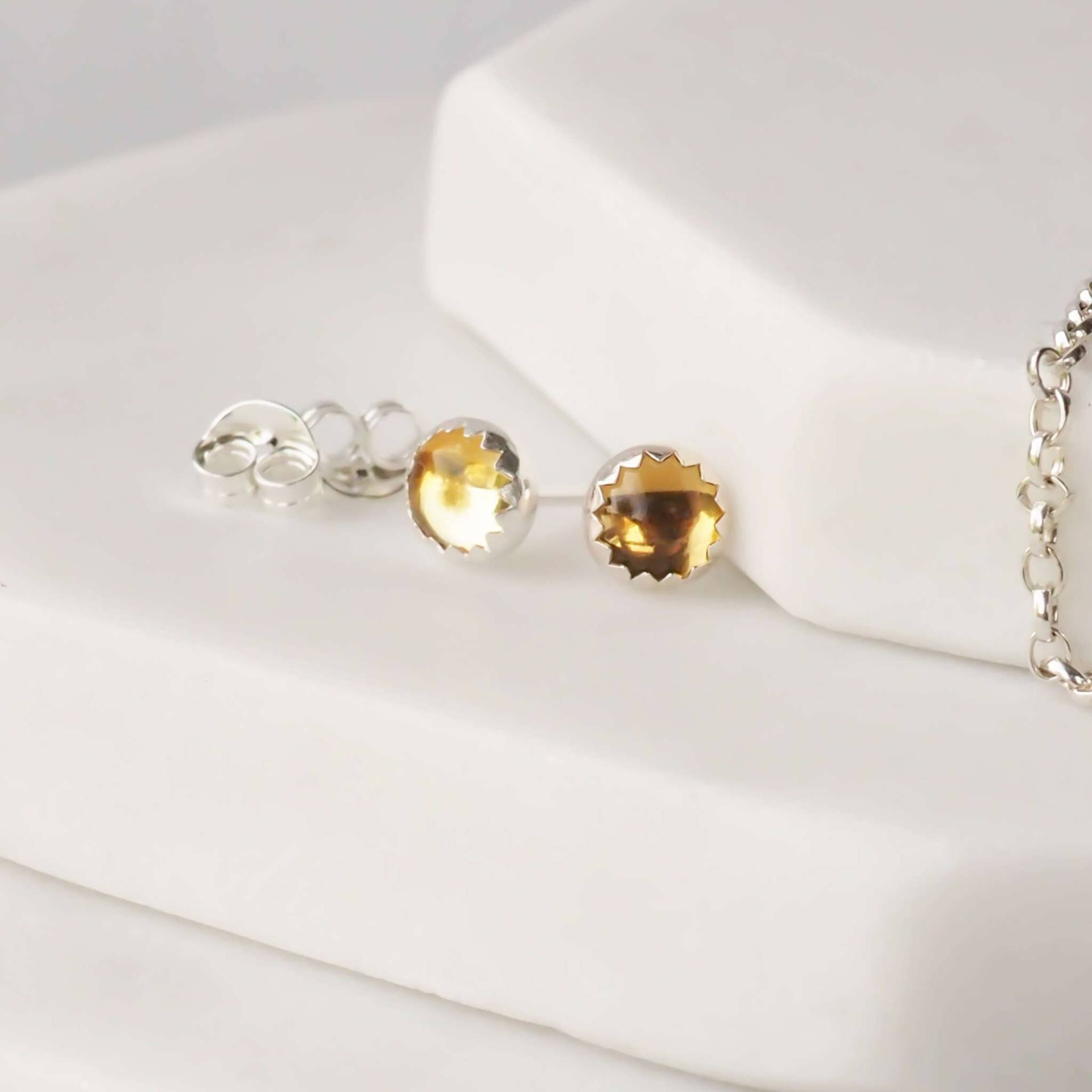 Handgefertigte Sterling Silber Citrin Ohrstecker November Geburtsstein von maramjewellery