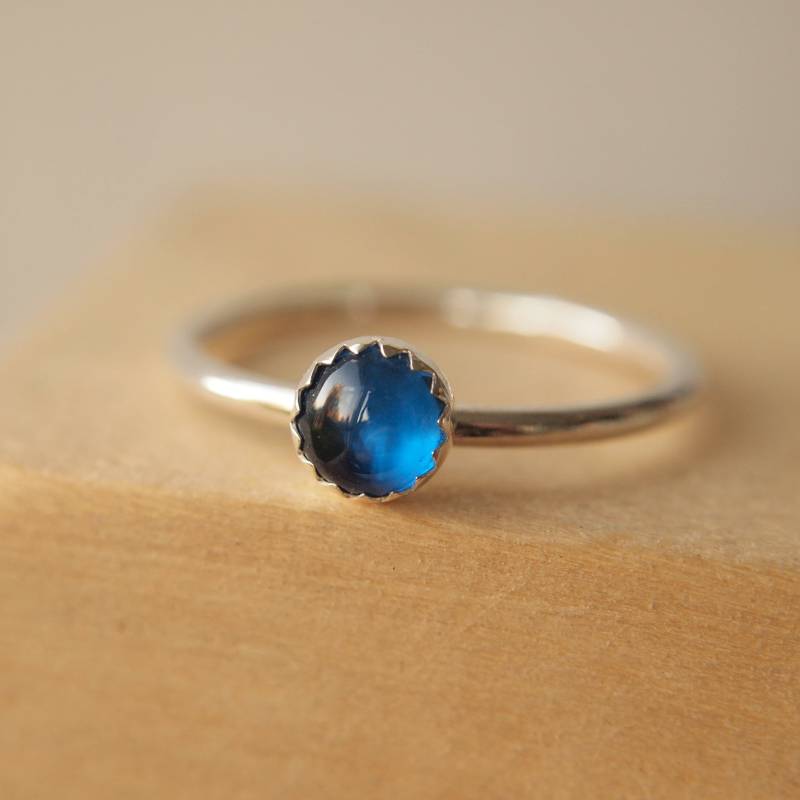 Lab Saphir Ring - Blauer Edelstein Und Silber September Geburtsstein Imitation Schmuck von maramjewellery