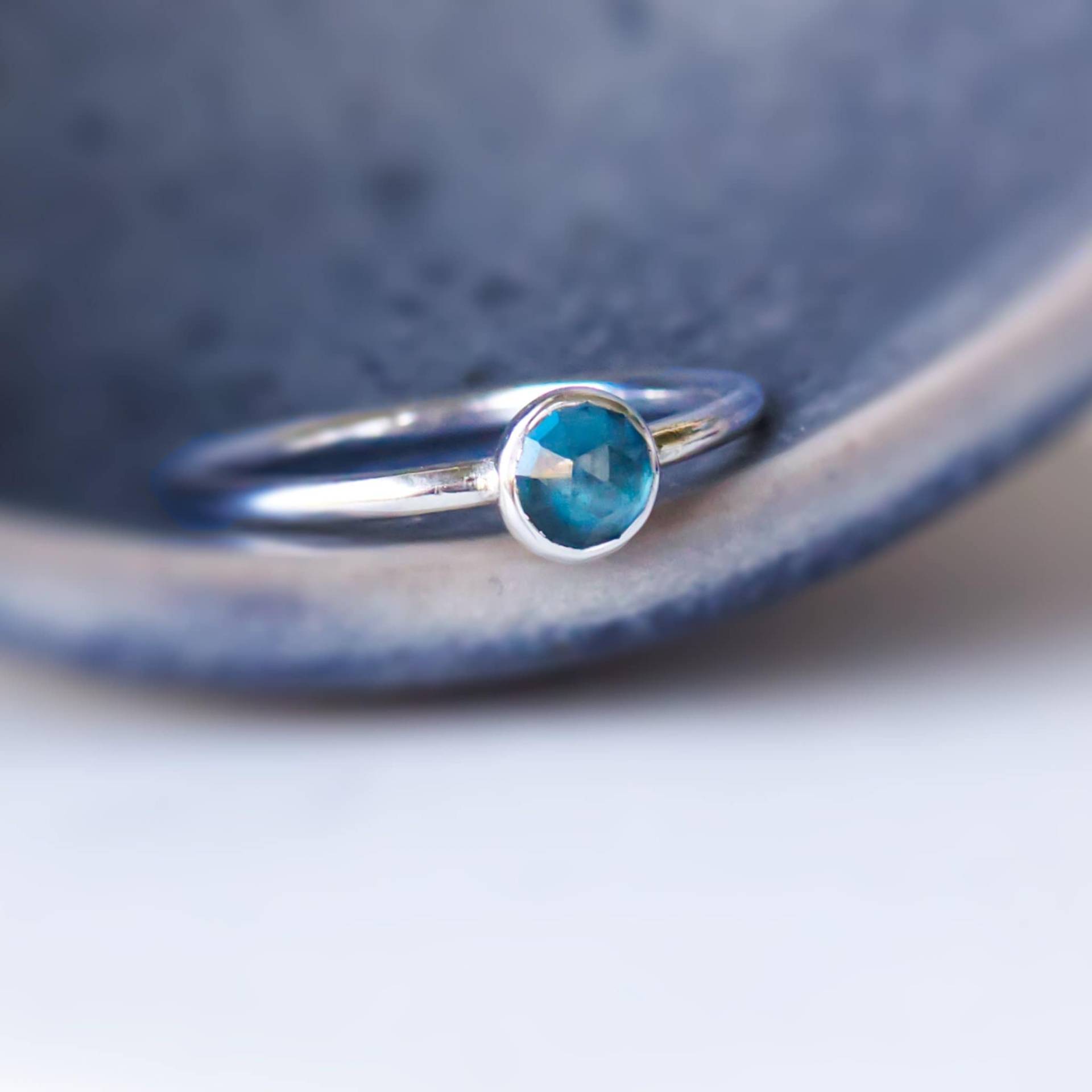 London Blue Topas Ring - Sterling Silber Mit Petrol Blau Türkis Edelstein November Birthstone Schmuck Geschenk Für Sie von maramjewellery
