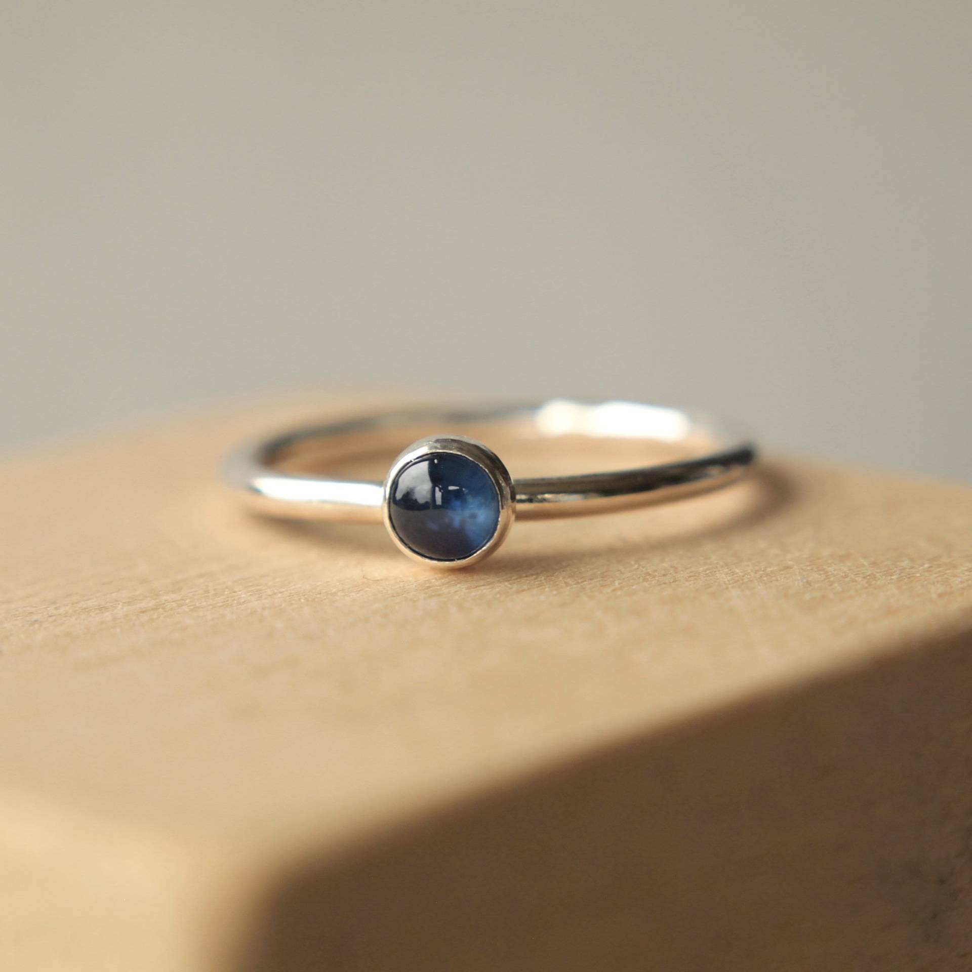 Saphir Birthstone Ring - Stapelringe Sterling Silber Echter September Schmuck 4 Mm Natürlicher von maramjewellery