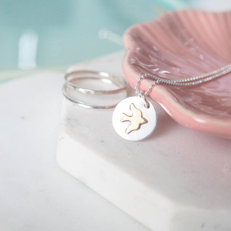 Schwalbenkette Aus 925Er Silber Zweifarbiger Vogelanhänger von maramjewellery