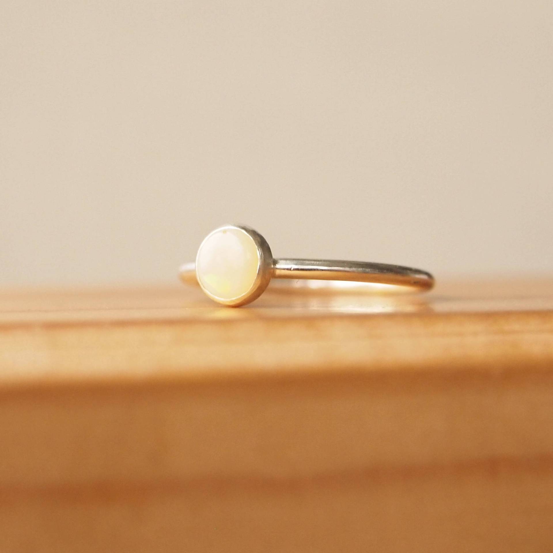 Sterling Silber Opal Ring - Oktober Birthstone Stacking Schmuck von maramjewellery