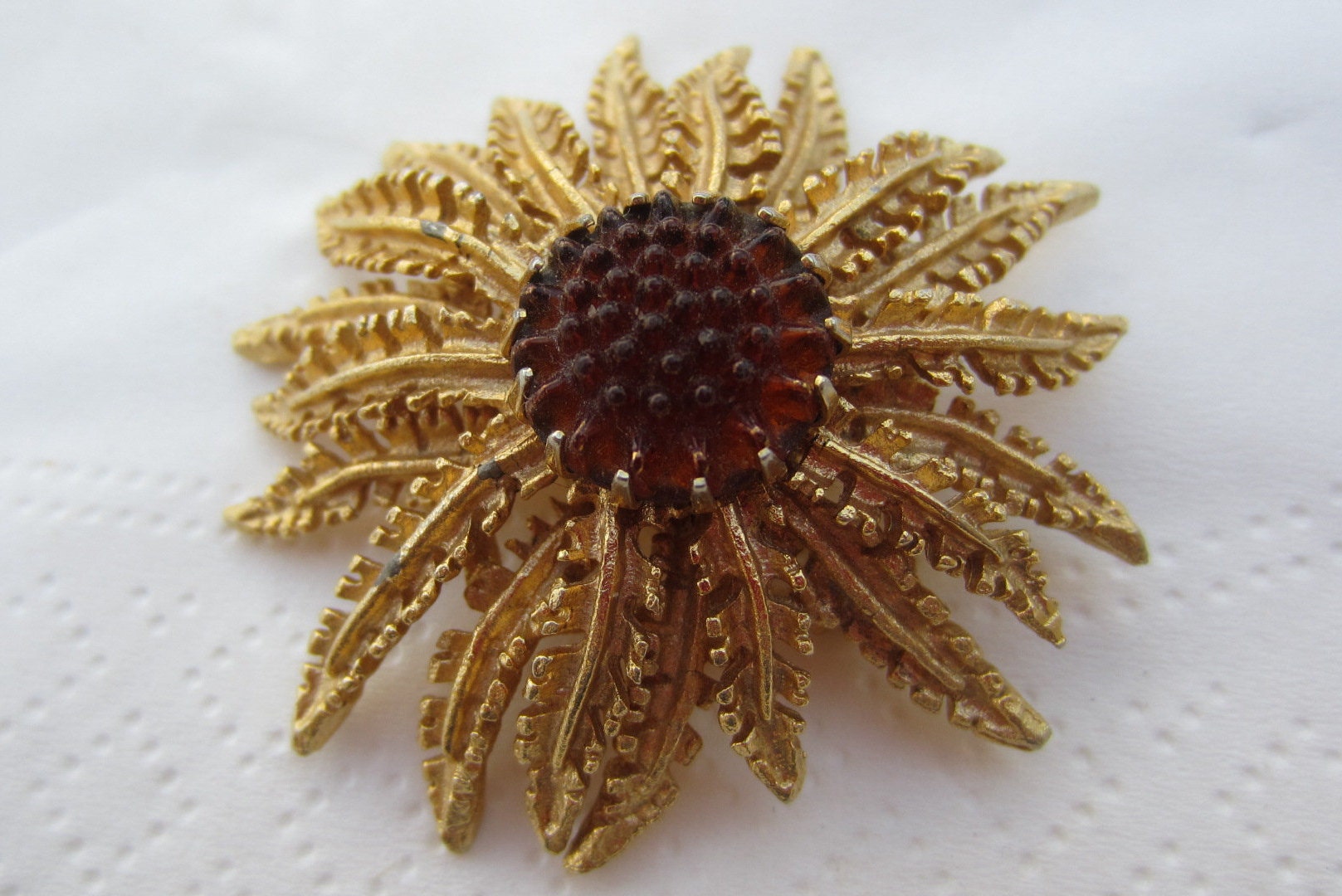 Vintage Gepunzte Sarah Coventry Schmuck Pin Oder Brosche Moderne Stern Burst Blume Wie Design Vintage Gepunzte Sarah Coventry Schmuck Pin Oder Brosche Moderne Stern Burst Blume Wie Design von marcher88