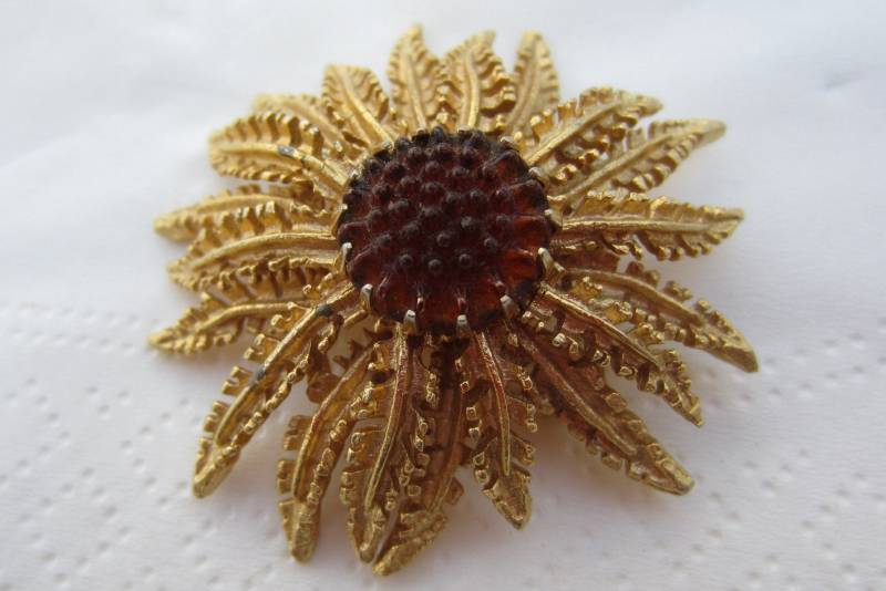 Vintage Gepunzte Sarah Coventry Schmuck Pin Oder Brosche Moderne Stern Burst Blume Wie Design Vintage Gepunzte Sarah Coventry Schmuck Pin Oder Brosche Moderne Stern Burst Blume Wie Design von marcher88