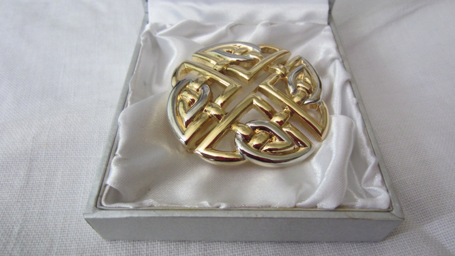 Vintage Schmuck Gold Und Silber-Brosche Oder Pin Vintage Schmuck Gold Und Silber-Brosche Oder Pin von marcher88