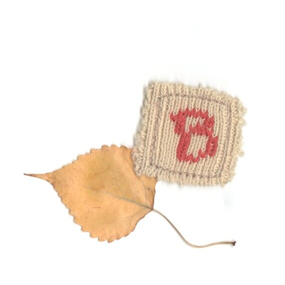 Personalisierte Kleine Label Buchstaben Stickerei Auf Strickwaren Anpassung Eco Freundliche Multicolor Primitiven Shabby Chic Handgefertigt Von von margity