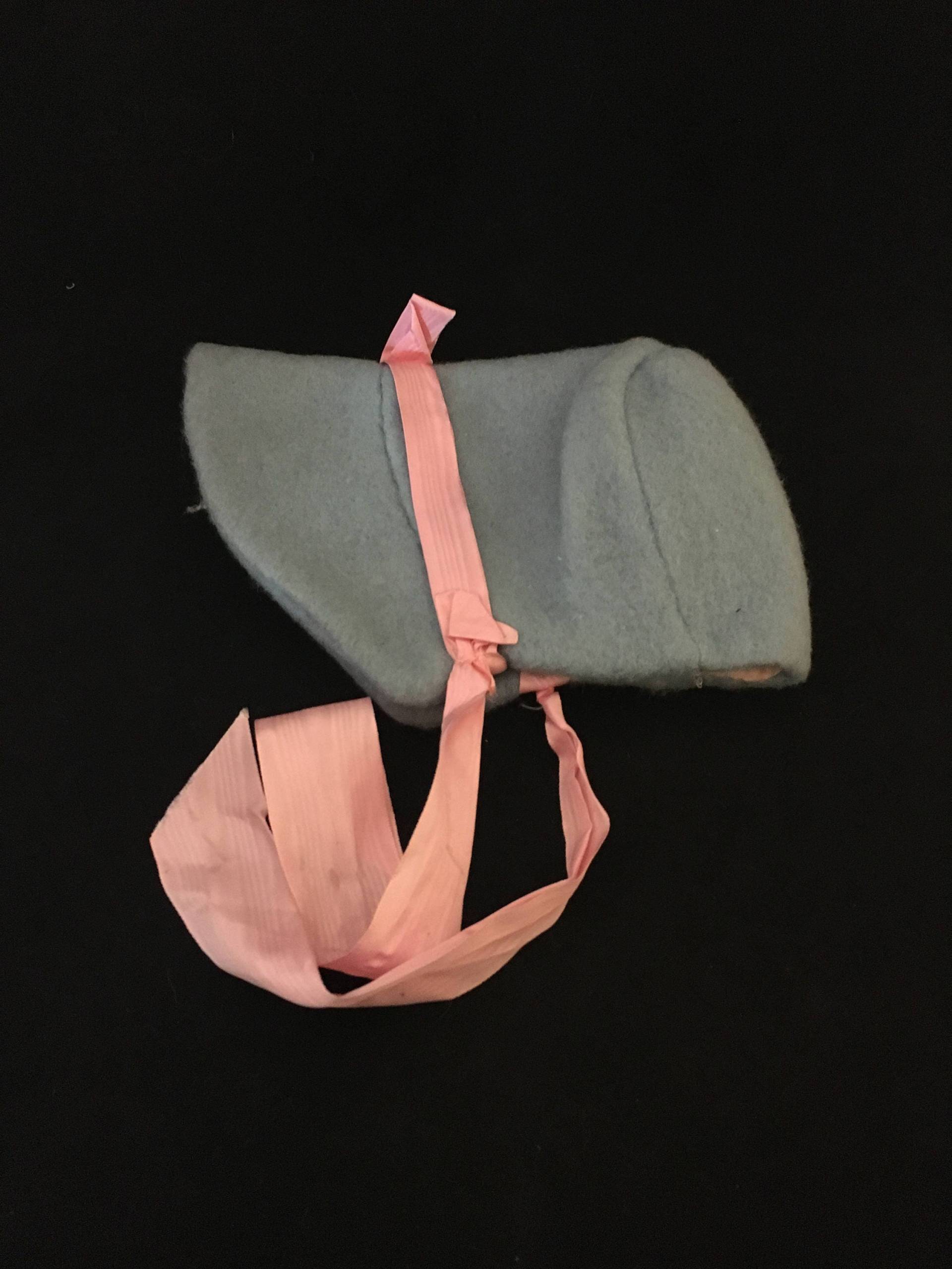 Vintage Blau Gefilzte Kinderhut Mit Rosa Schleife von margueriteslove