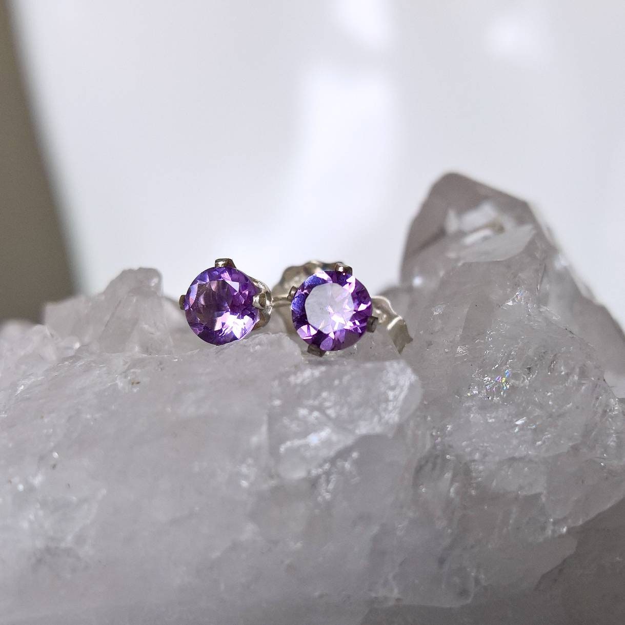 Amethyst Sterling Silber Ohrstecker Februar Geburtsstein Amethyst Sterling Silber Ohrstecker Februar Geburtsstein von marienicolebijoux