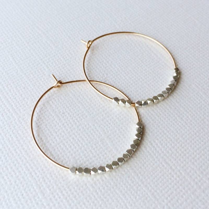 Perlen Gold Creolen ~ Minimal Mixed Metal Kleine Facettierte Sterling Silber Bead von marigoldmary