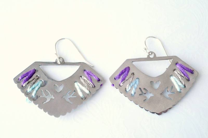 Silberne Handgeschnittene Kreuzstich Ohrringe Mit Kurzem Draht von marikaking