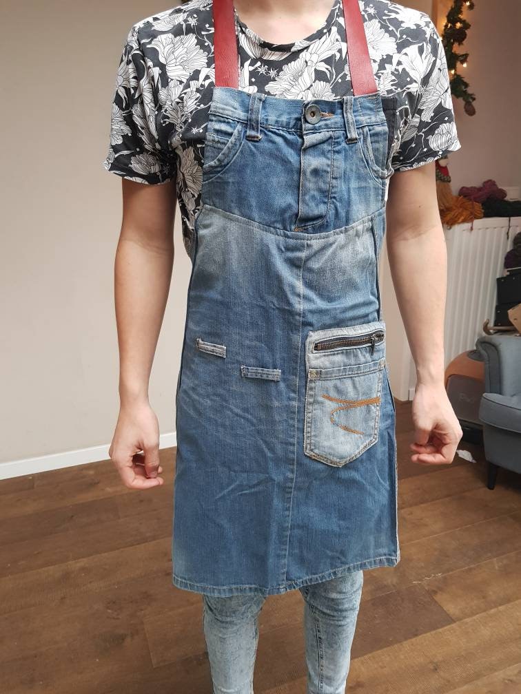 Denim Apron Mit Leder Rot Denim Apron Mit Leder Rot von marithagen