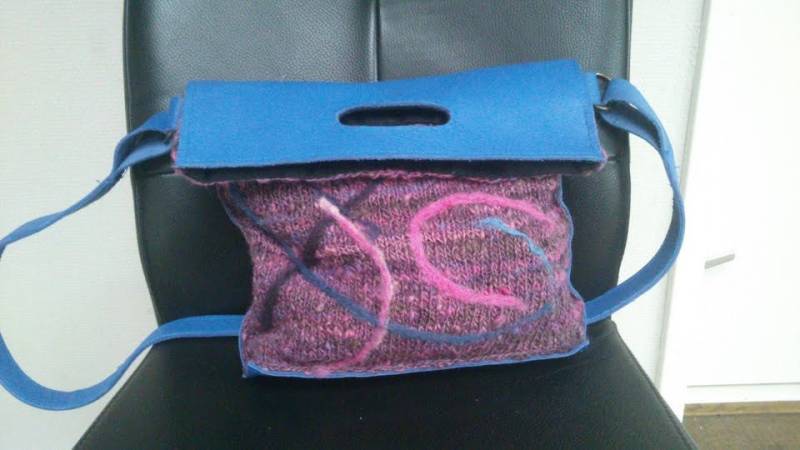 Einzigartige Bag Aus Blauem Leder Und Hand-Gesponnene Wolle Einzigartige Bag Aus Blauem Leder Und Hand-Gesponnene Wolle von marithagen