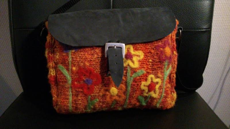 Einzigartige Fröhlich-Bag Aus Schwarzem Leder Und Hand-Gesponnene Wolle Einzigartige Fröhlich-Bag Aus Schwarzem Leder Und Hand-Gesponnene Wolle von marithagen