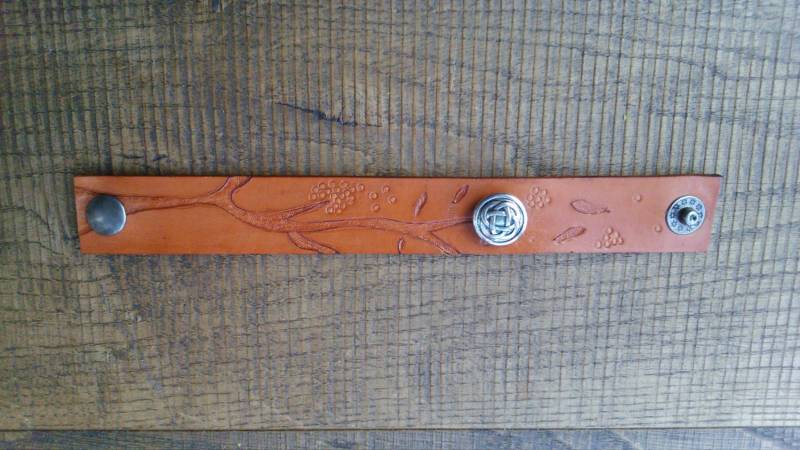 Leder Armband Baum Leder Armband Baum von marithagen