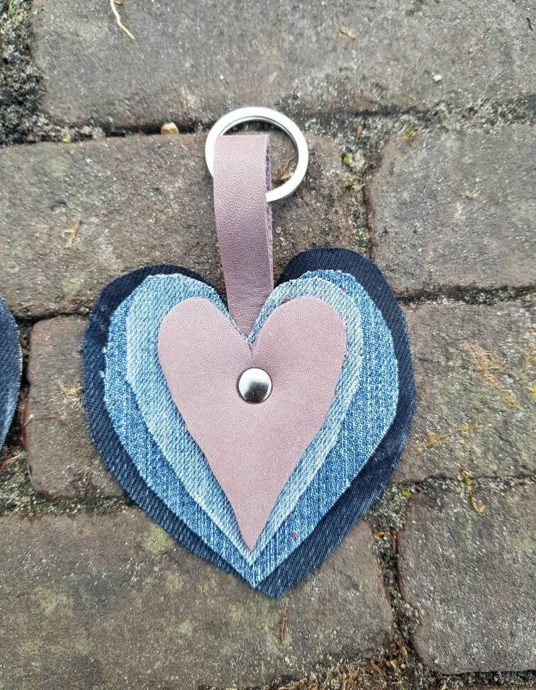 Schlüsselanhänger Jeans Und Leder Lila von marithagen