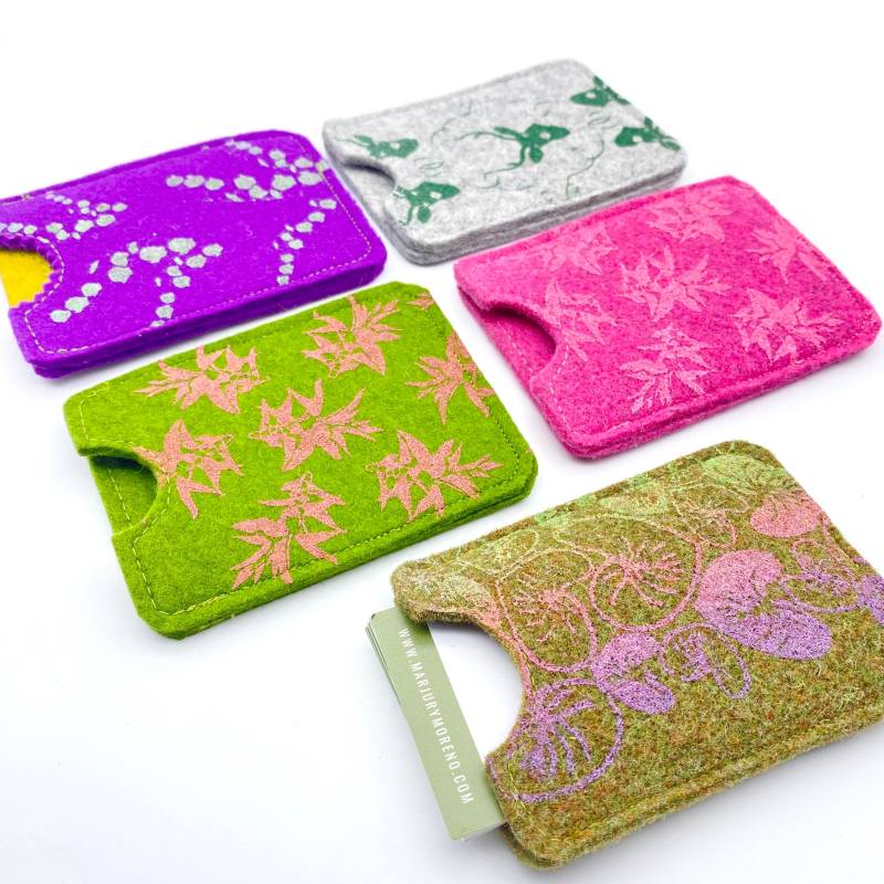 Handbedruckte Visitenkartenetuis Aus Designfilz von marjurymoreno