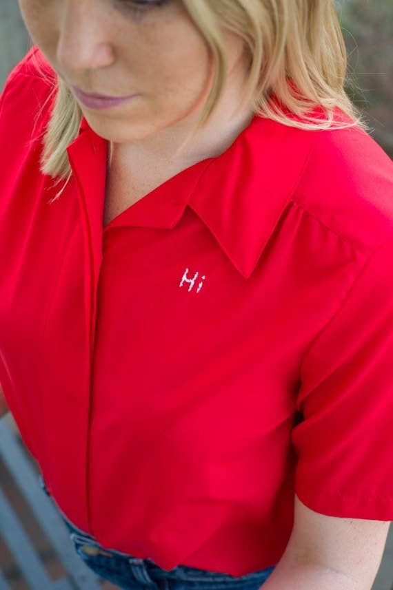 Sie Hatten Mich Bei Hallo Vintage Hand Bestickt Rot Kurzärmelige Bluse/Womens Medium von marketvintagebk