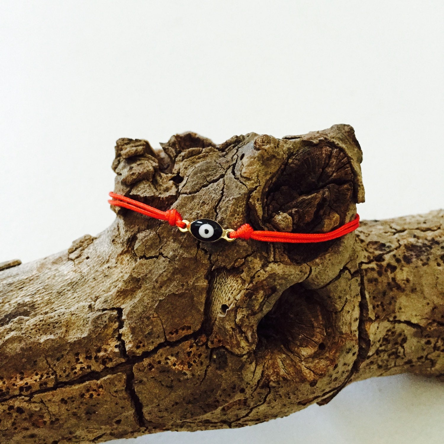 Gute Stimmung Augenarmband Auf Rote Schnur von marleyandalfie