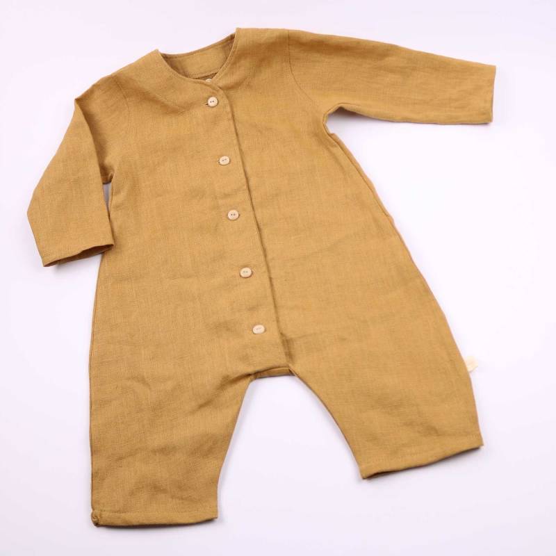 Baby Oversize Bio-Leinenstrampler - Farbe Clay von marliconcept