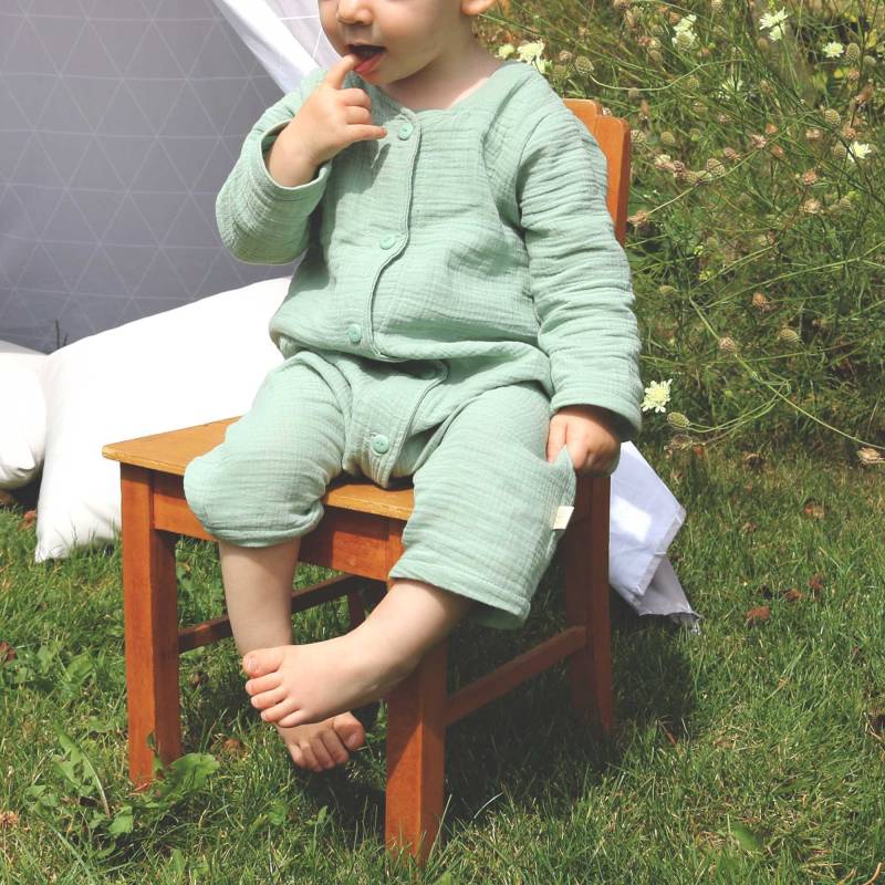 Baby Oversize Overall Salbei - Luftiger Musselin Für Höchsten Komfort von marliconcept