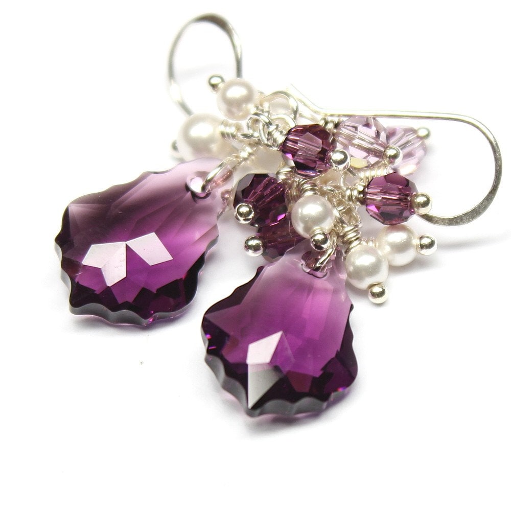 Lila Ohrringe Sterling Silber, Barock Kristall Weiße Perlen Cluster Ohrringe, Magenta Aubergine Schmuck, Brautjungfern Geschenk Für Frauen Lila Ohrringe Sterling Silber, Barock Kristall Weiße Perlen Cluster Ohrringe, Magenta Aubergine Schmuck, Brautjungfern Geschenk Für Frauen von martaky
