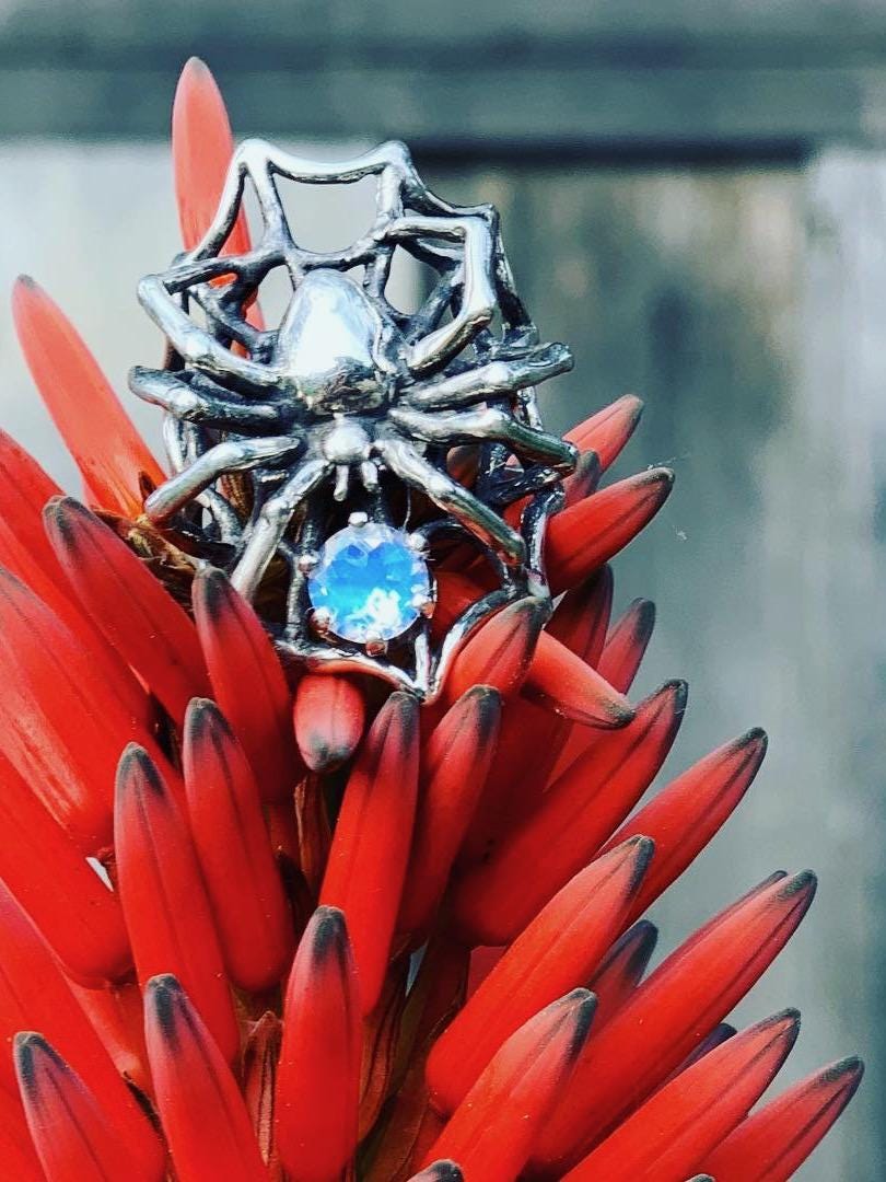 Großer Spinnen Ring Mit Edelstein Silber Spinnennetz Gothic Halloween Kostüm Schwarze Witwe Gruselig Sterling Schmuck von martymagic