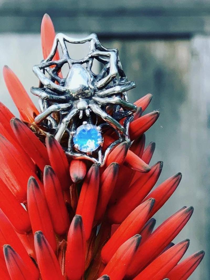 Großer Spinnen Ring Mit Edelstein Silber Spinnennetz Gothic Halloween Kostüm Schwarze Witwe Gruselig Sterling Schmuck von martymagic