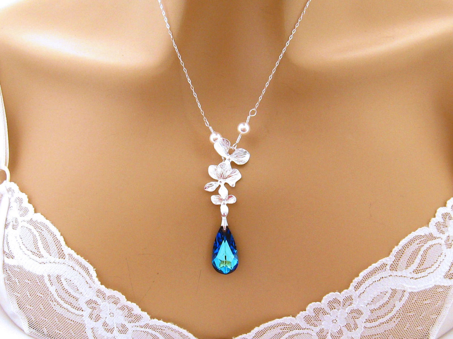 Bermuda Blaue Swarovski Kristall Halskette, Orchidee, Brautjungfern Blaues Schmuck von martywhitedesigns