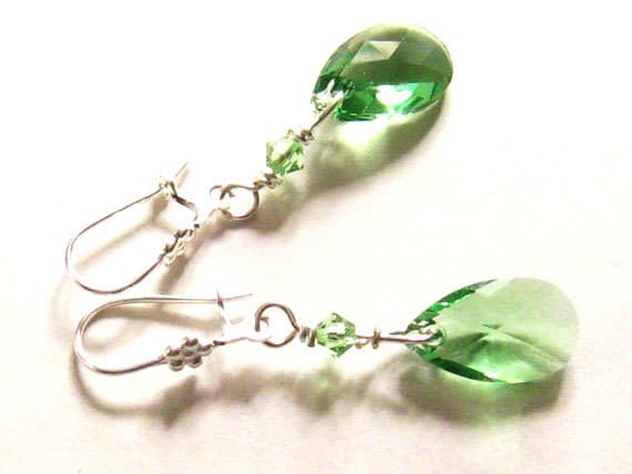 Hellgrüne Ohrringe Peridot Swarovski Grün Kristall Ohrringe, August Birthstone Schmuck, Ohrringe von martywhitedesigns